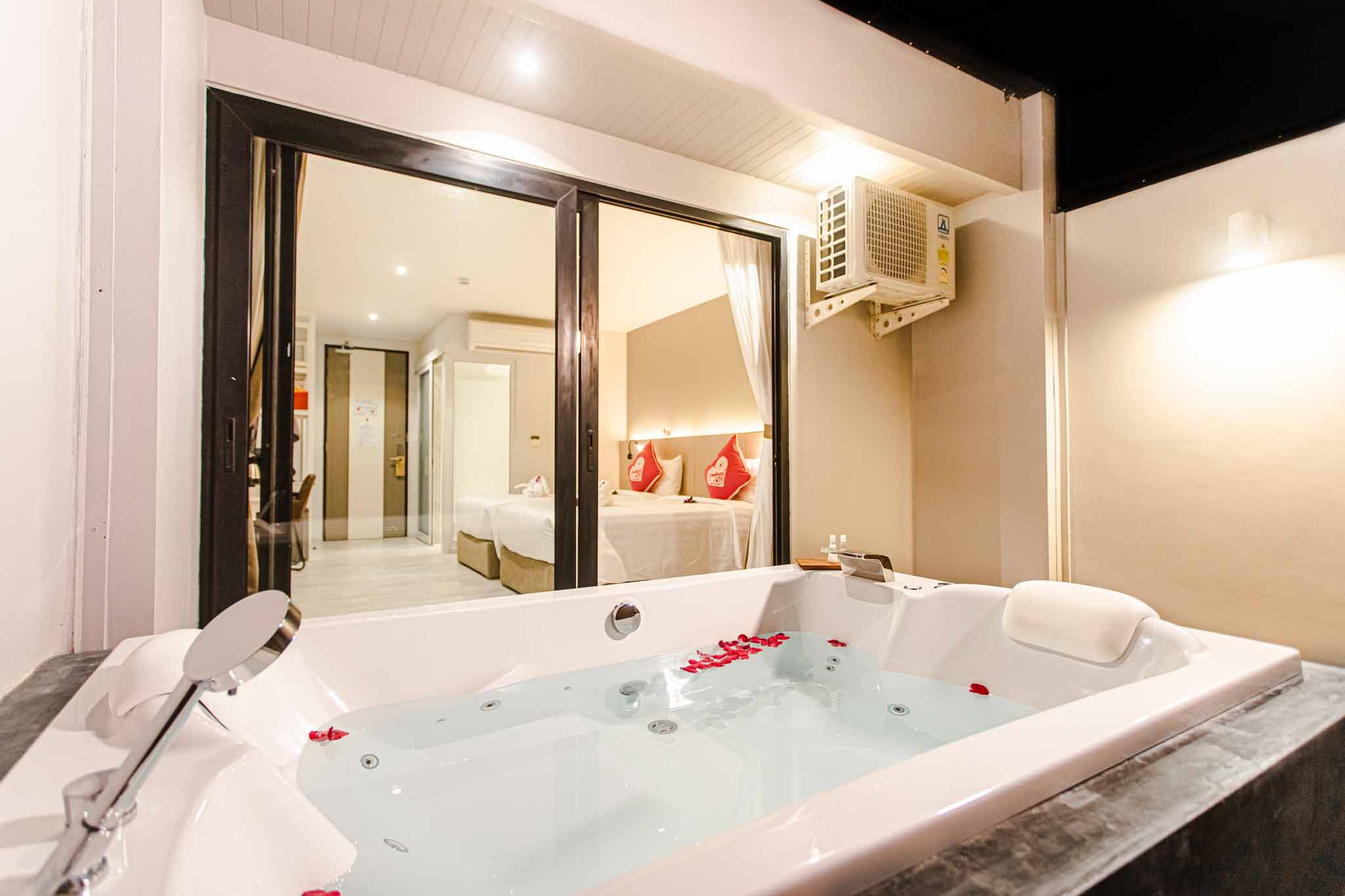Deluxe Jacuzzi