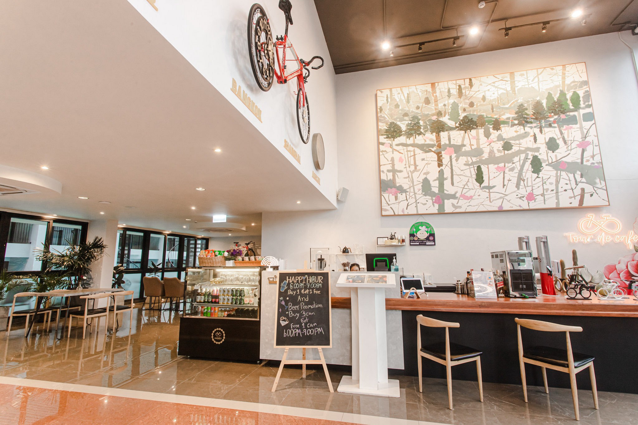 Tourde Cafe & Bar